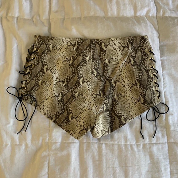 Snake skin shorts - Picture 2 of 2